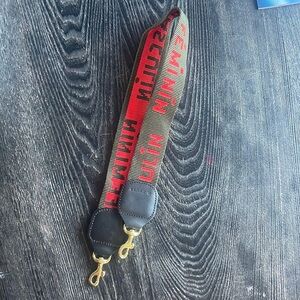 Clare v masculin feminin strap